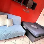 Cozy ROOM STANZA close city center in a family House Stanza in appartamento condiviso noi viviamo in casa STANZA in affitto