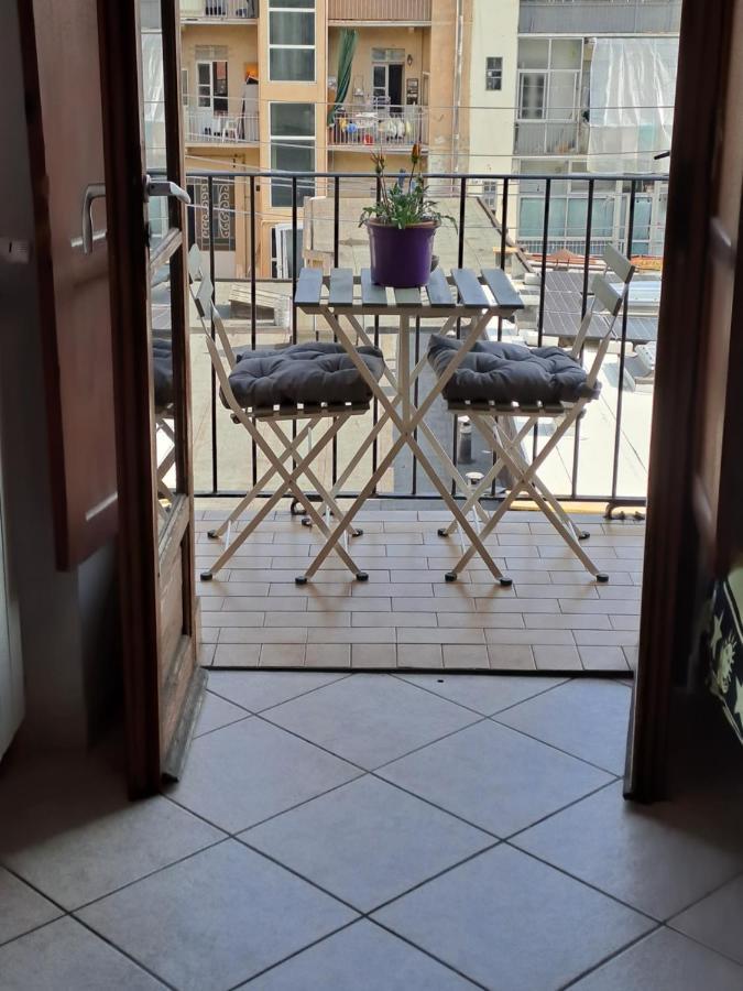 Cozy Stanza Close Center In A Family House Stanza In Condiviso Noi Viviamo In Casa Stanza In Affitto Alloggio in famiglia