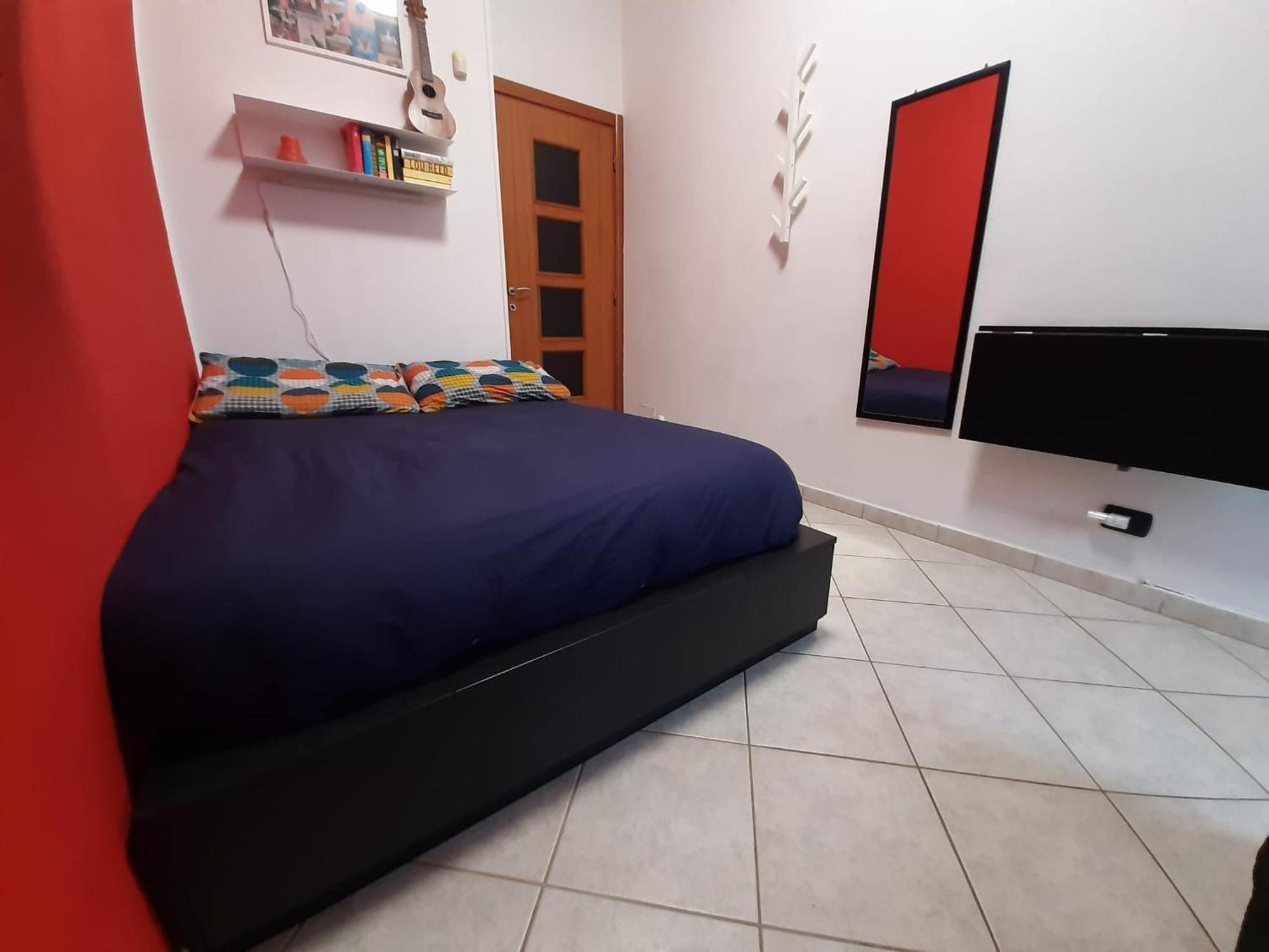 Cozy Stanza Close Center In A Family House Stanza In Condiviso Noi Viviamo In Casa Stanza In Affitto